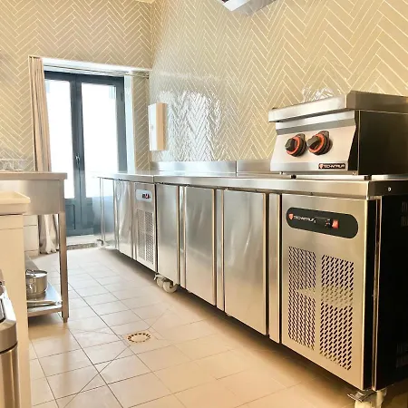 Ancien Restaurant Transforme En Logement Design 3p * Paris