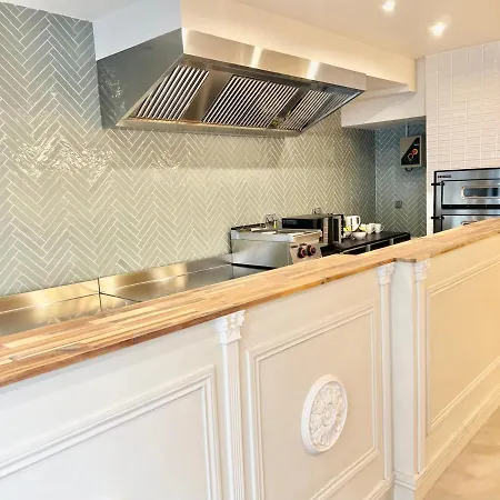 Ancien Restaurant Transforme En Logement Design 3p Apartment Paris