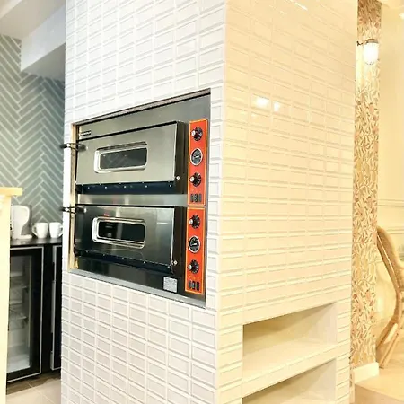 Ancien Restaurant Transforme En Logement Design 3p *