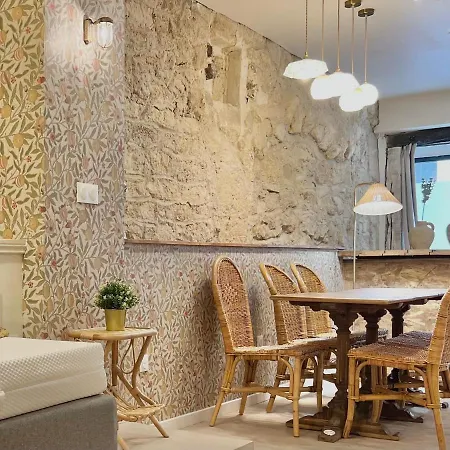 Ancien Restaurant Transforme En Logement Design 3p Paris