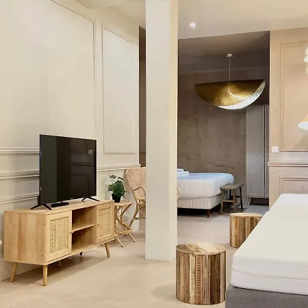Ancien Restaurant Transforme En Logement Design 3p Apartment Paris