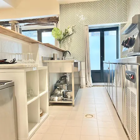 Ancien Restaurant Transforme En Logement Design 3p Parijs