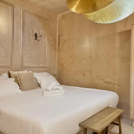 Ancien Restaurant Transforme En Logement Design 3p アパート パリ